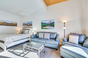 Apartment (0 Bedroom) | Interior - Walk to Lifts: Studio w/ Hot Tub in Keystone! (Keystone)