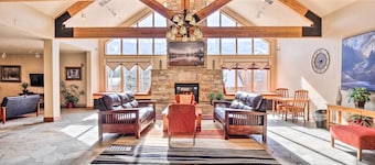 Walk to Lifts: Studio w/ Hot Tub in Keystone!