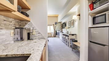 Apartment (0 Bedroom) | Interior