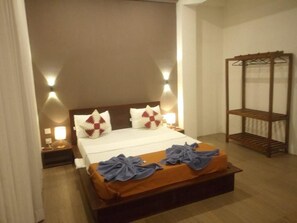 4 bedrooms, iron/ironing board, WiFi, bed sheets - Riverdale Ridge Apartment I (Kandy)