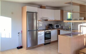 Réfrigérateur, surface de cuisson, cafetiÚre-théiÚre