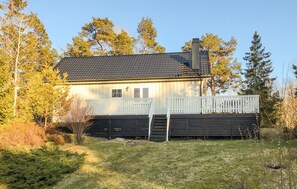 Exterior - Amazing home in Väddö with WiFi (Väddö)
