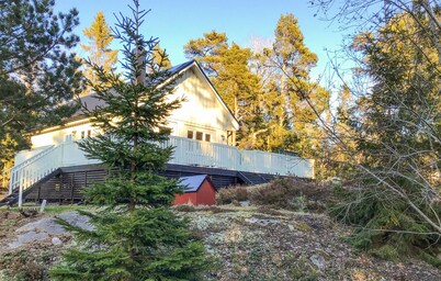 Amazing home in Väddö with WiFi