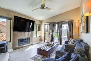 Apartment (2 Bedrooms) | Interior - Lake, Mountain & Golf Views: Palm Valley Retreat (Palm Desert)