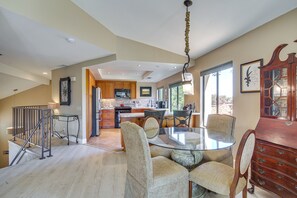 Apartment (2 Bedrooms) | Interior - Lake, Mountain & Golf Views: Palm Valley Retreat (Palm Desert)