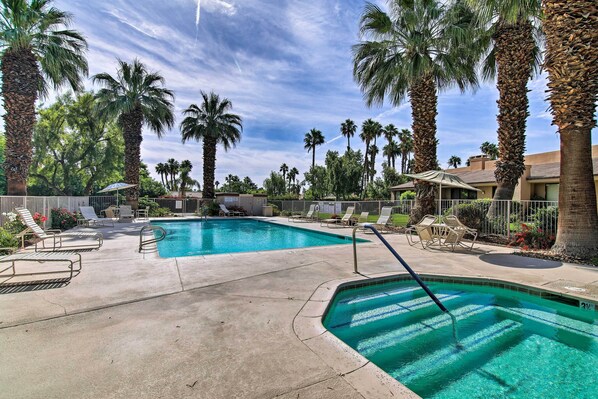 Apartment (2 Bedrooms) | Interior - Lake, Mountain & Golf Views: Palm Valley Retreat (Palm Desert)