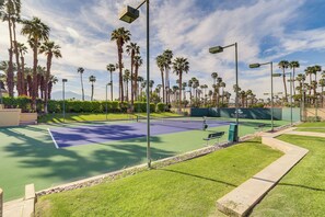 Apartment (2 Bedrooms) | Interior - Lake, Mountain & Golf Views: Palm Valley Retreat (Palm Desert)