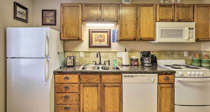 < 1 Mi to Kyle Field: Cozy Studio w/ Outdoor Space