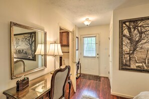 Apartment (0 Bedroom) | Interior - < 1 Mi to Kyle Field: Cozy Studio w/ Outdoor Space (College Station)