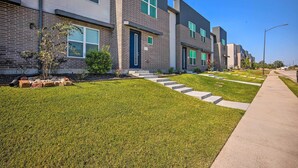 Apartment (3 Bedrooms) | Interior - College Station Townhome w/ Furnished Patio! (College Station)