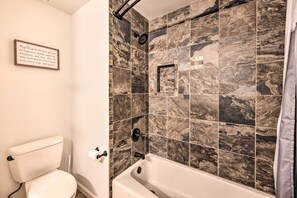 Apartment (2 Bedrooms) | Bathroom | Bathtub - Luxe Garden-level Apartment w/ Sauna & Gym! (Colorado Springs)
