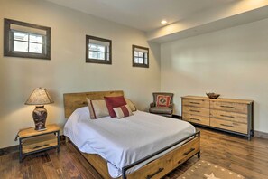 Apartment (5 Bedrooms) | Interior - 1/2 Mi to Dtwn: Golden Gem w/ Patios! (Golden)