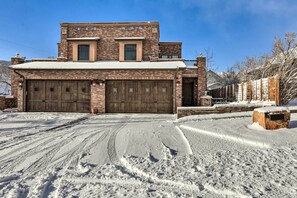 Apartment (5 Bedrooms) | Interior - 1/2 Mi to Dtwn: Golden Gem w/ Patios! (Golden)
