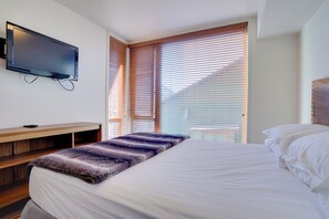 Apartment (1 Bedroom) | Interior - Resort-style Condo w/ Lake Chelan & Mtn Views (Chelan)