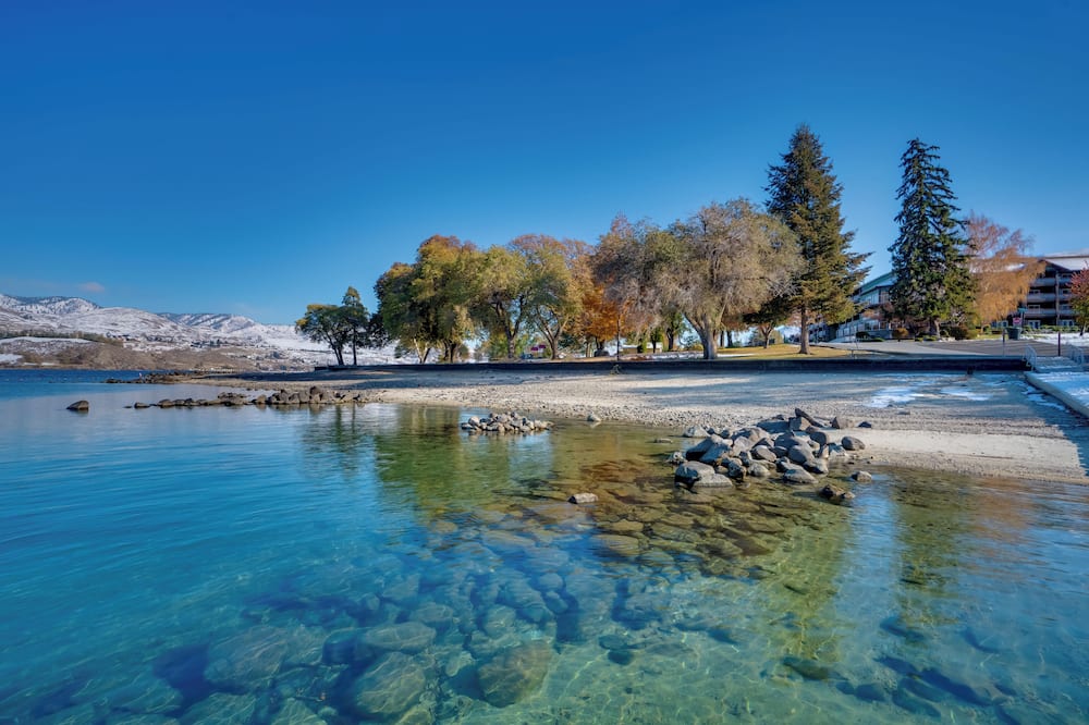 Resort-style Condo w/ Lake Chelan & Mtn Views - Chelan, WA