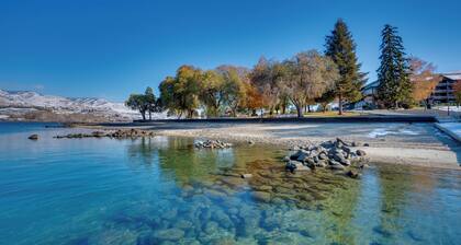 Resort-style Condo w/ Lake Chelan & Mtn Views