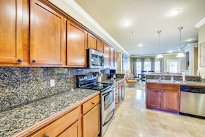 Interior - Spacious Family Home 3 Mi to Downtown Fayetteville (Fayetteville)