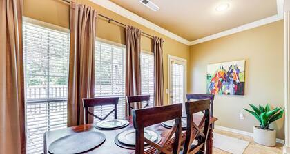 Spacious Family Home 3 Mi to Downtown Fayetteville