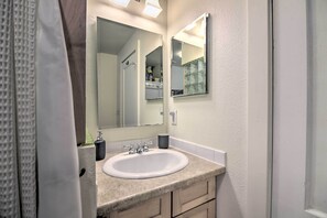Apartment (2 Bedrooms) | Bathroom