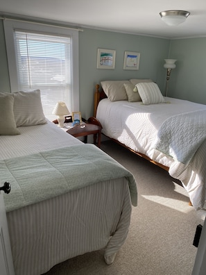 3 habitaciones, tabla de planchar con plancha, wifi y ropa de cama