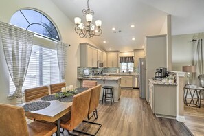 Ev (4 Bedrooms) | İç mekân
