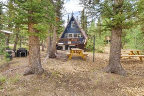 Outdoor dining - Sunny Muddy Moose Cabin w/ Fire Pit & Mtn Views! (Como)