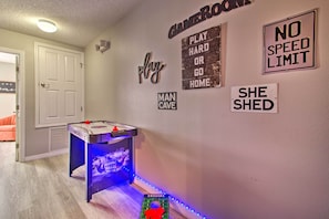 Games room - Kissimmee Home w/ Pool Access: 6 Miles to Disney! (Kissimmee)