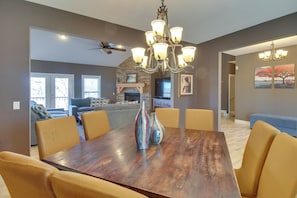 House (6 Bedrooms) | Interior