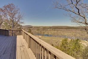 House (6 Bedrooms) | Interior - Secluded Flippin Home < 2 Mi to White River! (Flippin)