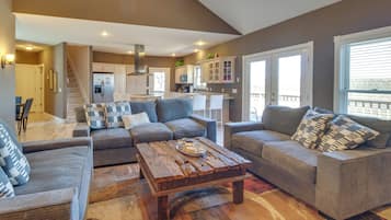 House (6 Bedrooms) | Interior