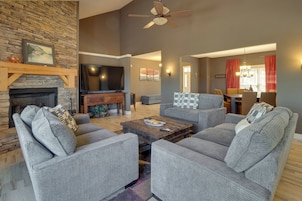 House (6 Bedrooms) | Interior