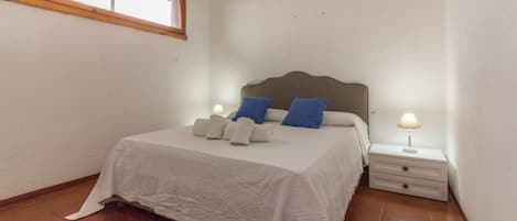1 bedroom, iron/ironing board, Internet, bed sheets