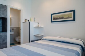 1 bedroom, internet, bed sheets