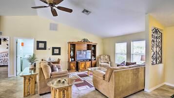 House (3 Bedrooms) | Interior