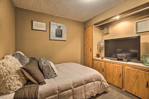 Deluxe Omaha Escape w/ Game Room, Pool Access