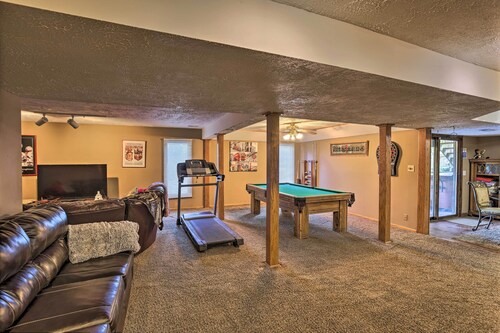 Deluxe Omaha Escape w/ Game Room, Pool Access