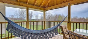 Cozy Solar-powered Loft: Walk to Lake Champlain!