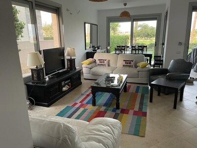 luxury Einbay chalet with Golf views
