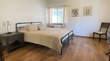 4 quartos, escrivaninha, berço de viagem, Wi-Fi