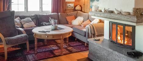 Televisie en een open haard