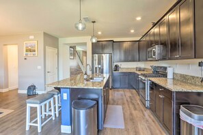 House (4 Bedrooms) | Interior - Air Racing Decor, Hot Tub: Sparks Home! (Sparks)