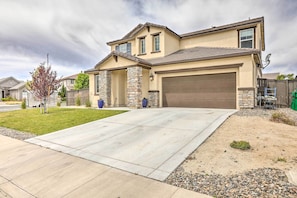 House (4 Bedrooms) | Interior - Air Racing Decor, Hot Tub: Sparks Home! (Sparks)