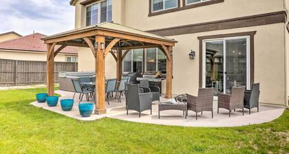 Air Racing Decor, Hot Tub: Sparks Home!