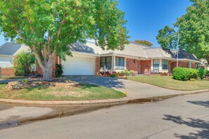 Interior - 15 Mi to Dtwn: Oklahoma City Family Home (Oklahoma City)