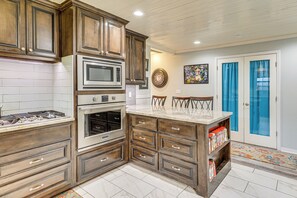 Interior - 15 Mi to Dtwn: Oklahoma City Family Home (Oklahoma City)