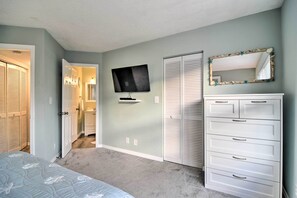 Apartment (2 Bedrooms) | Interior - St Pete Condo w/ Patio & Pool ~ 2 Mi to Beach (St. Petersburg)