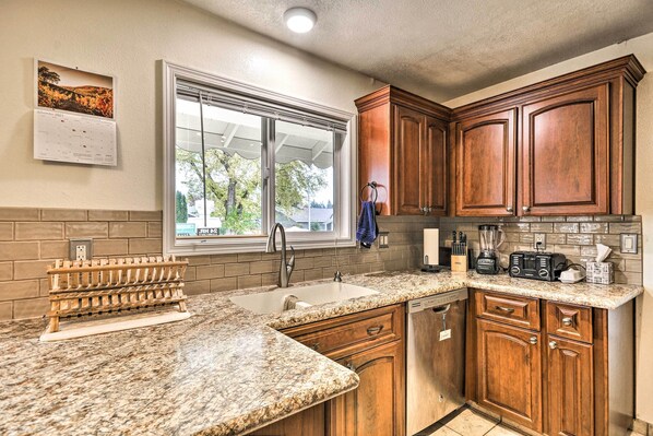 House (3 Bedrooms) | Interior - Vancouver Home w/ Hot Tub < 15 Mi to Portland! (Vancouver)