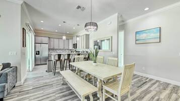 House (3 Bedrooms) | Interior