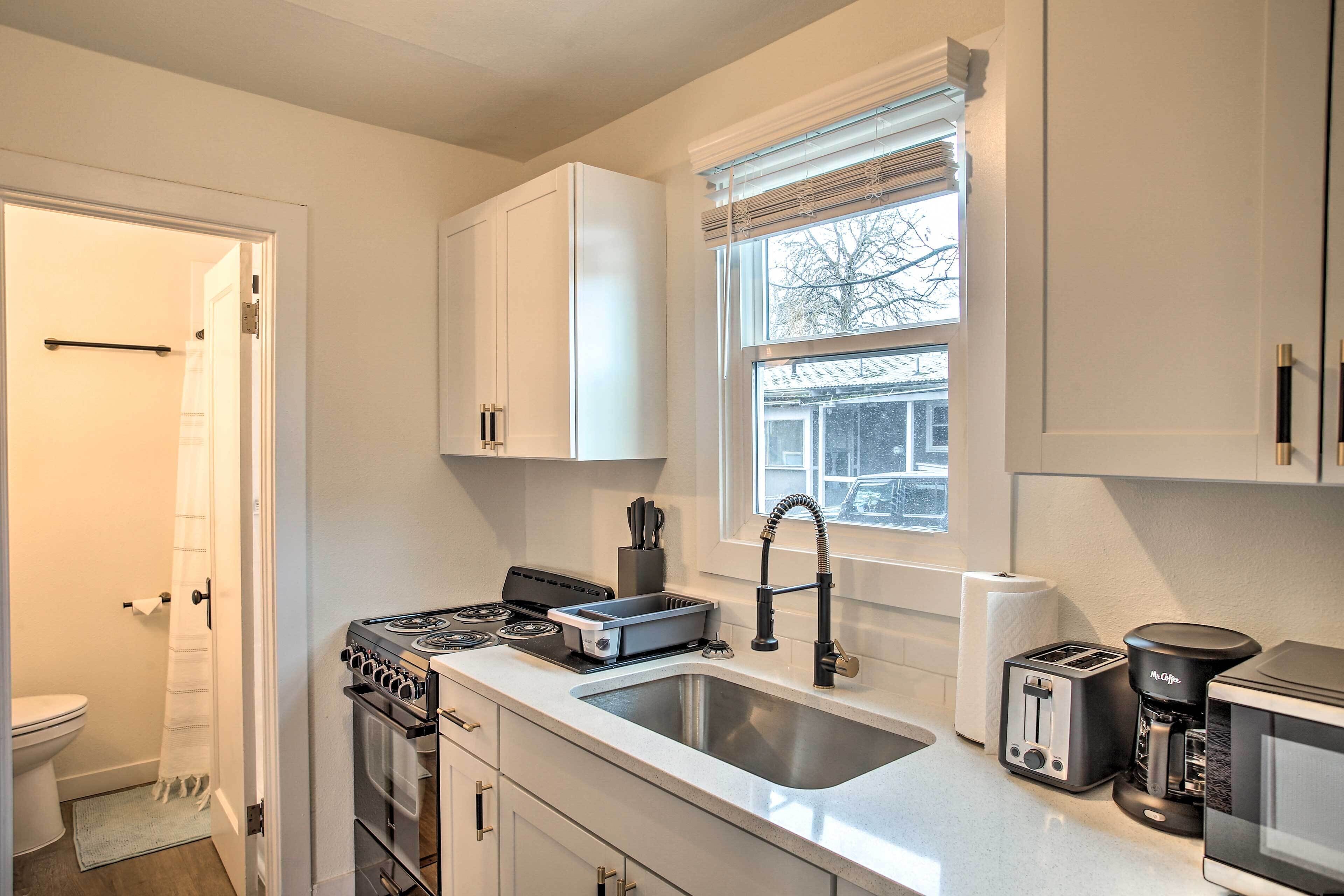 Microwave, oven, stovetop, cookware/dishes/utensils