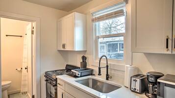 Lò vi sóng, lò nướng, bếp nấu, dụng cụ nấu nướng/bát dĩa/dao nĩa